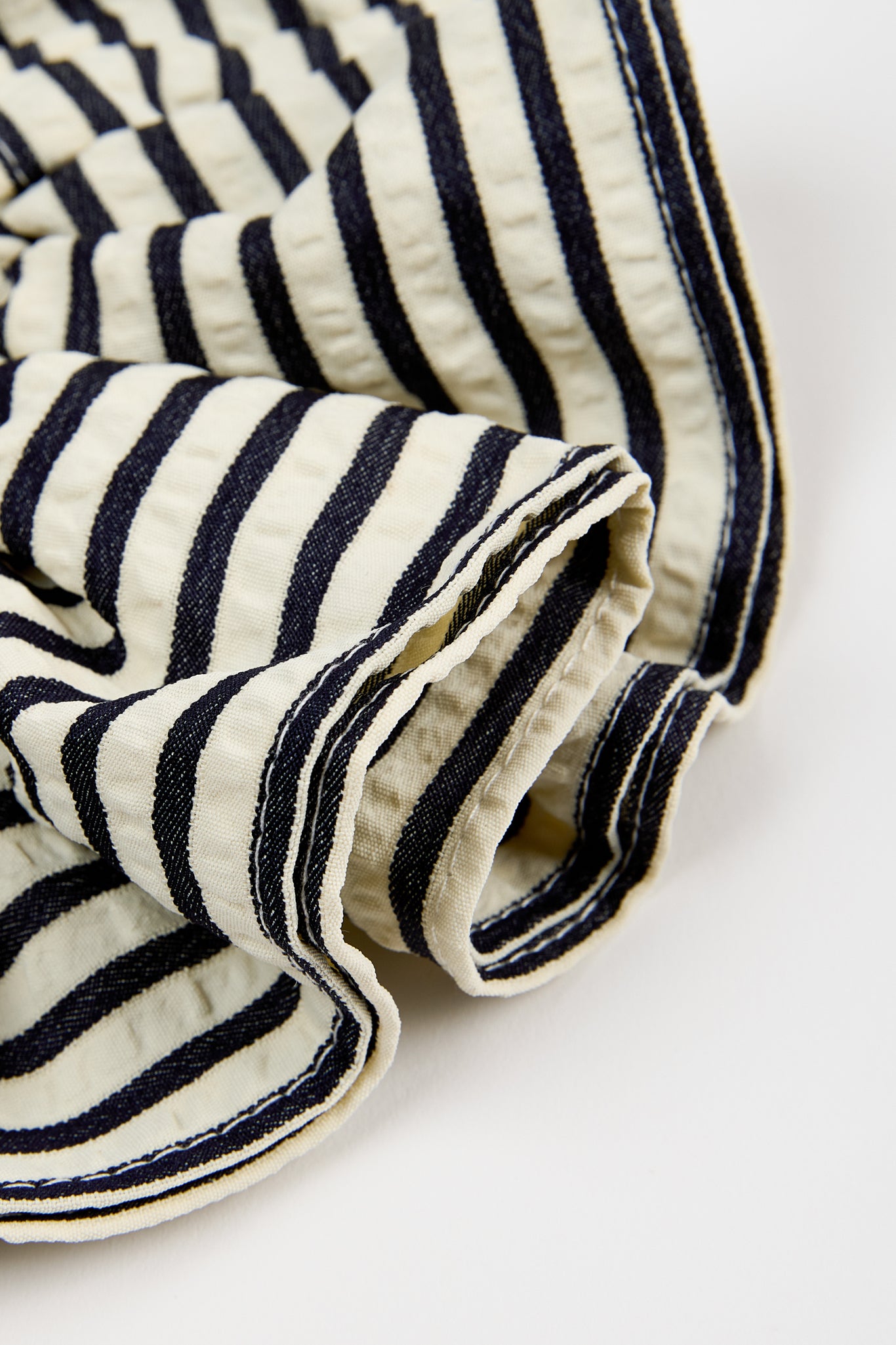 Black and ivory textured stripe scrunchie_2