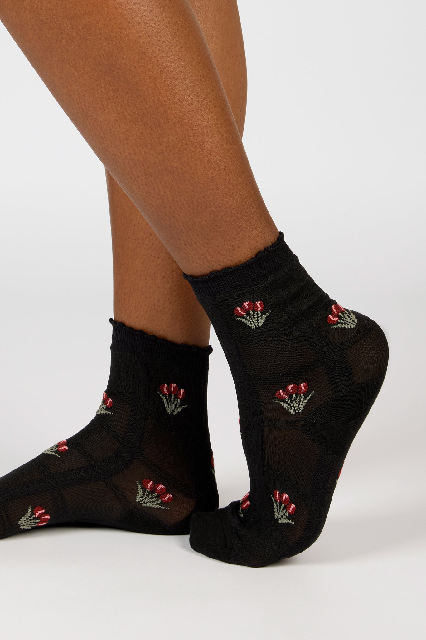Black and red tiny tulip bunches socks_3