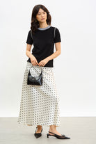 Black and white contrast collar knit tee_4