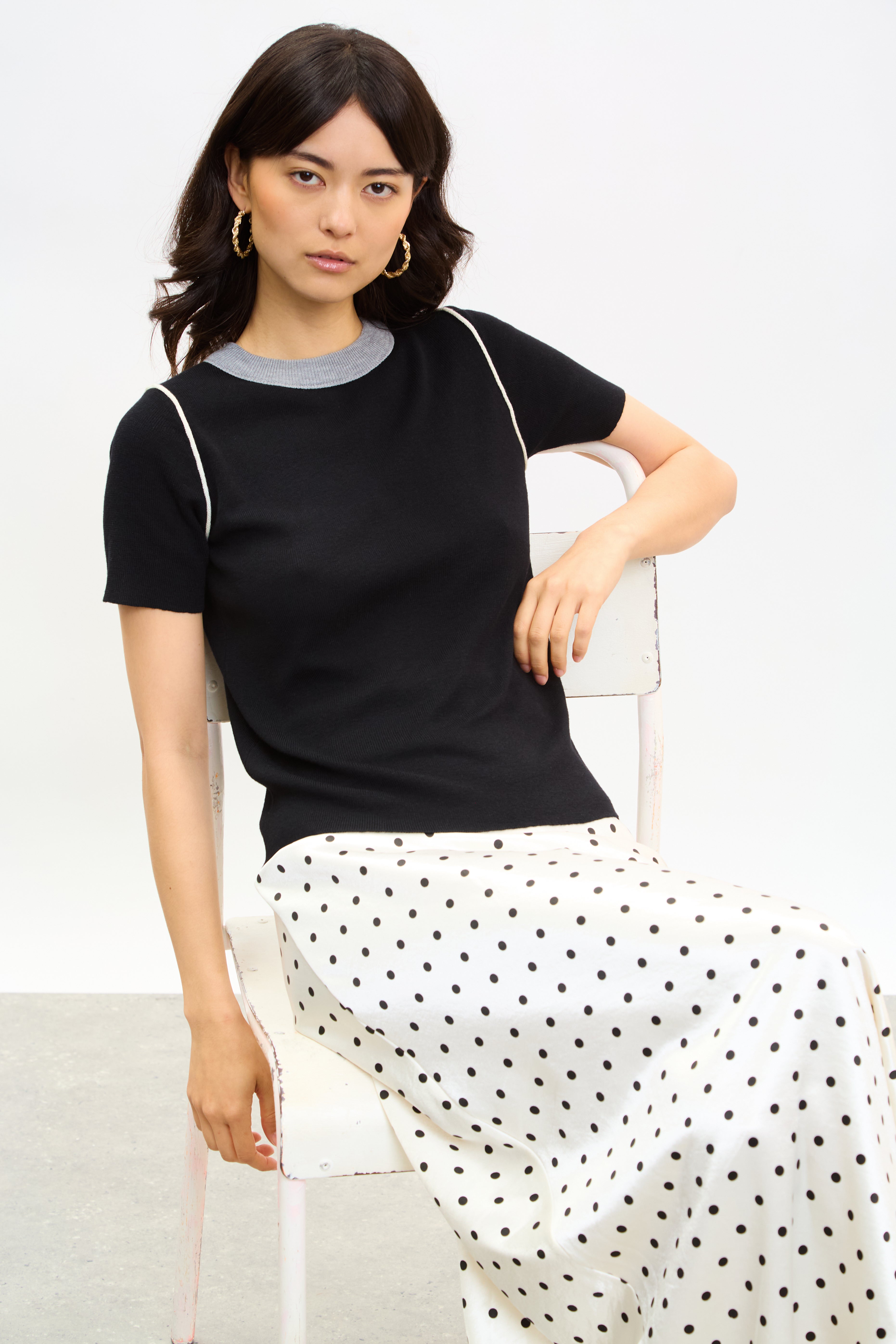 Black and white contrast collar knit tee_5