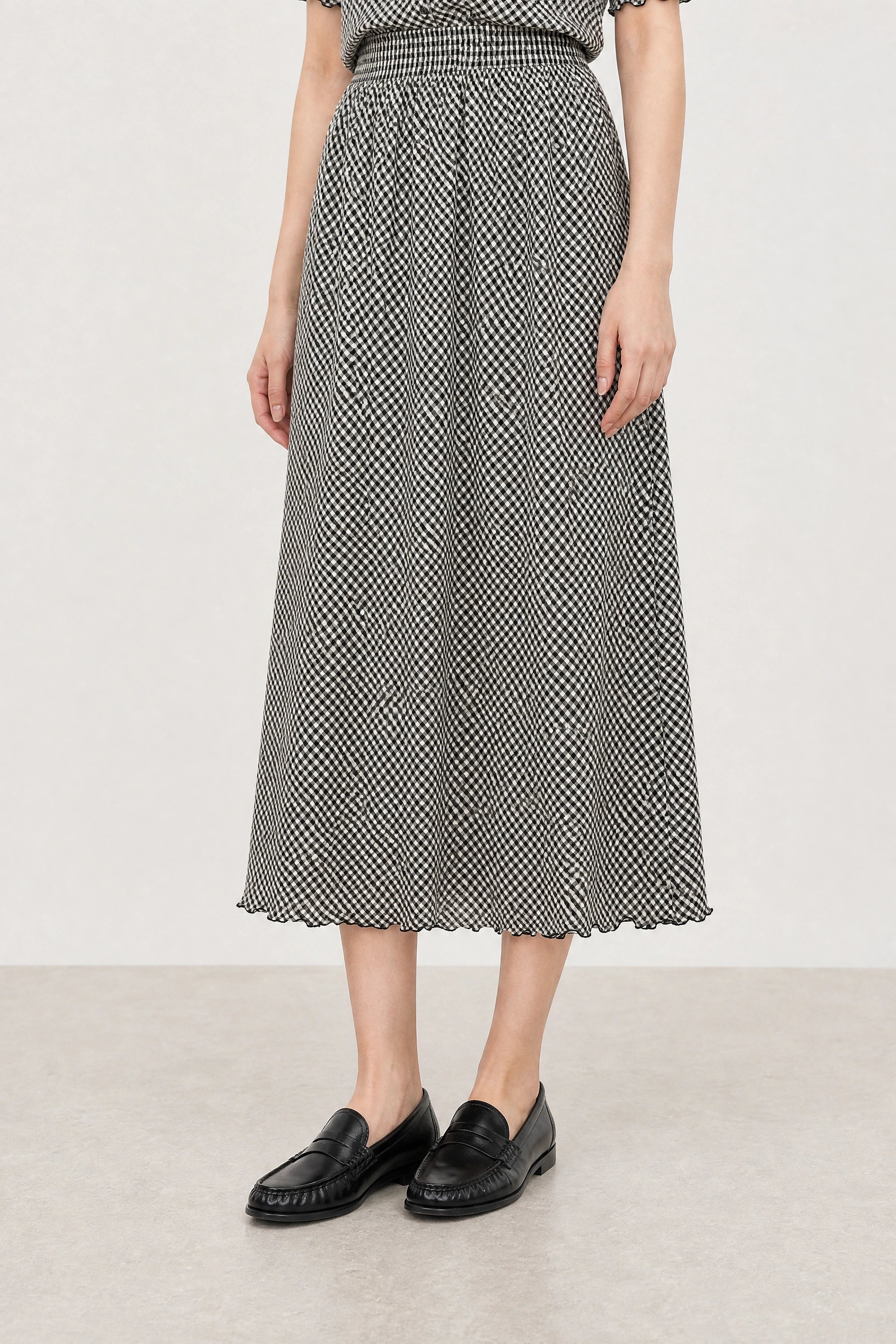 Black and white gingham lettuce trim pencil skirt_1