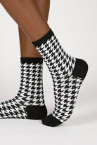 Black and white houndstooth check socks_1