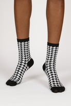Black and white houndstooth check socks_2