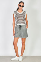 Black and white loose knit scalloped edge knit tank_5