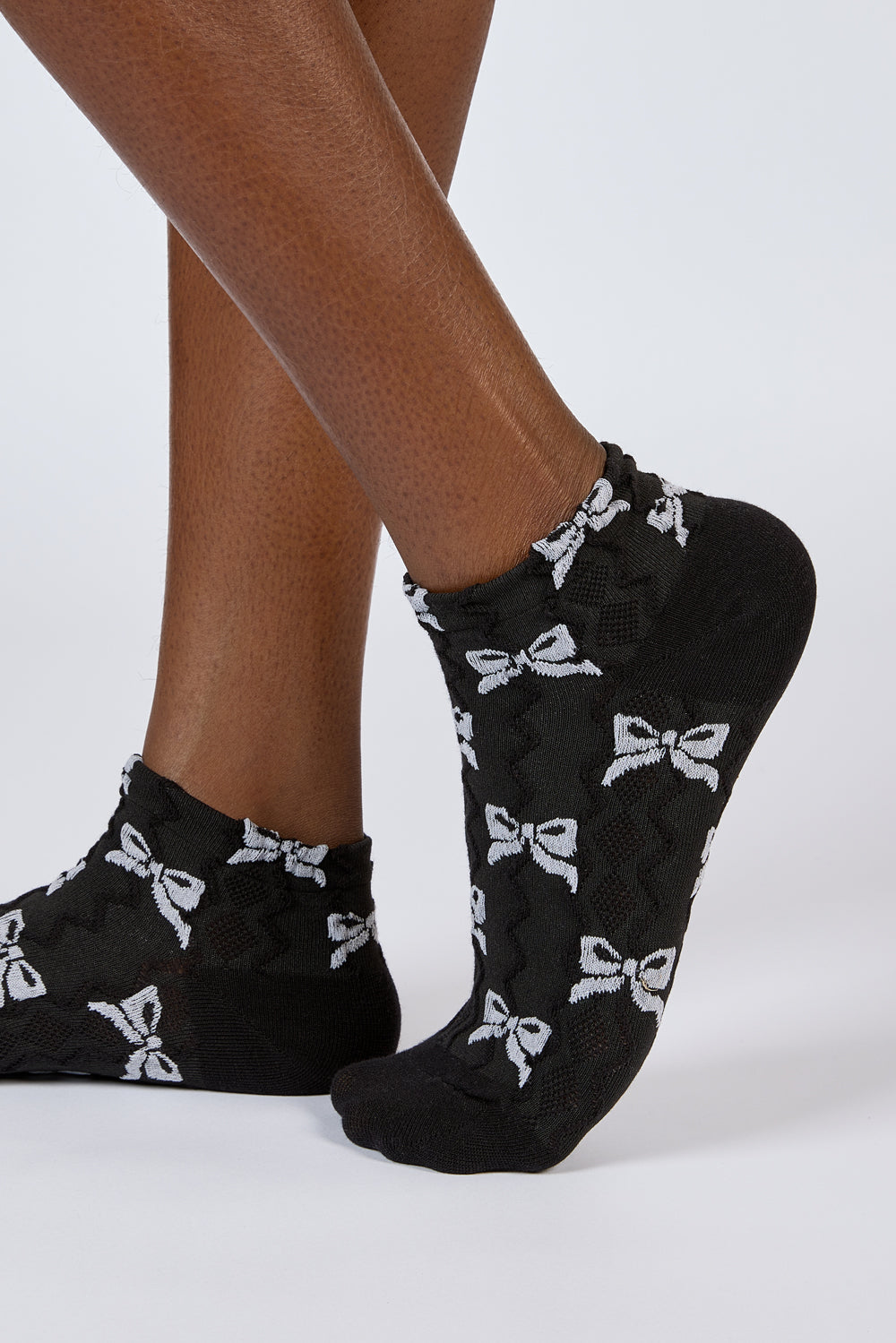 Black and white semi sheer bow pop socks_4