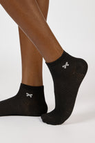 Black and white single bow ankle socks_1