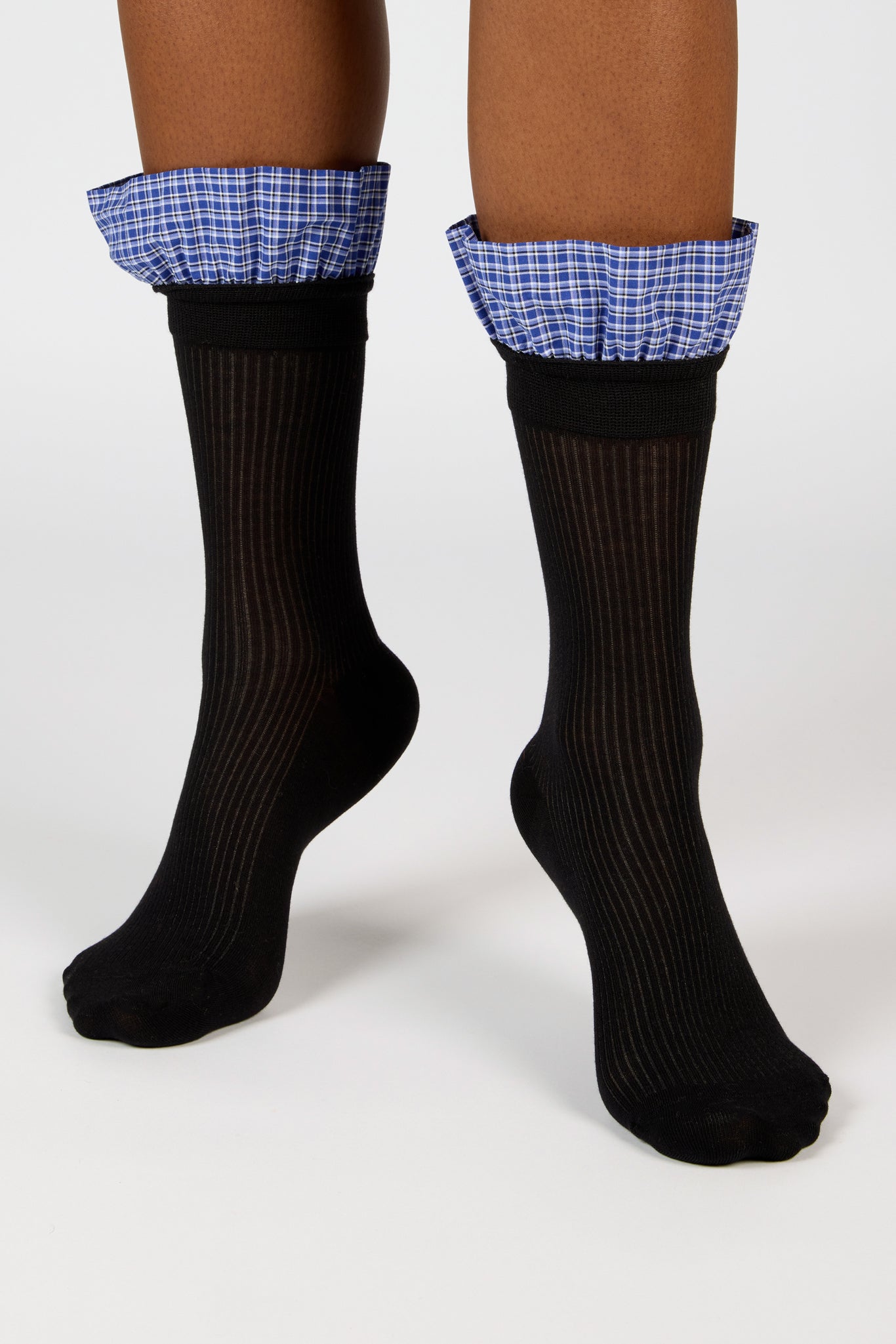 Black and blue checked ruffle trim socks_4