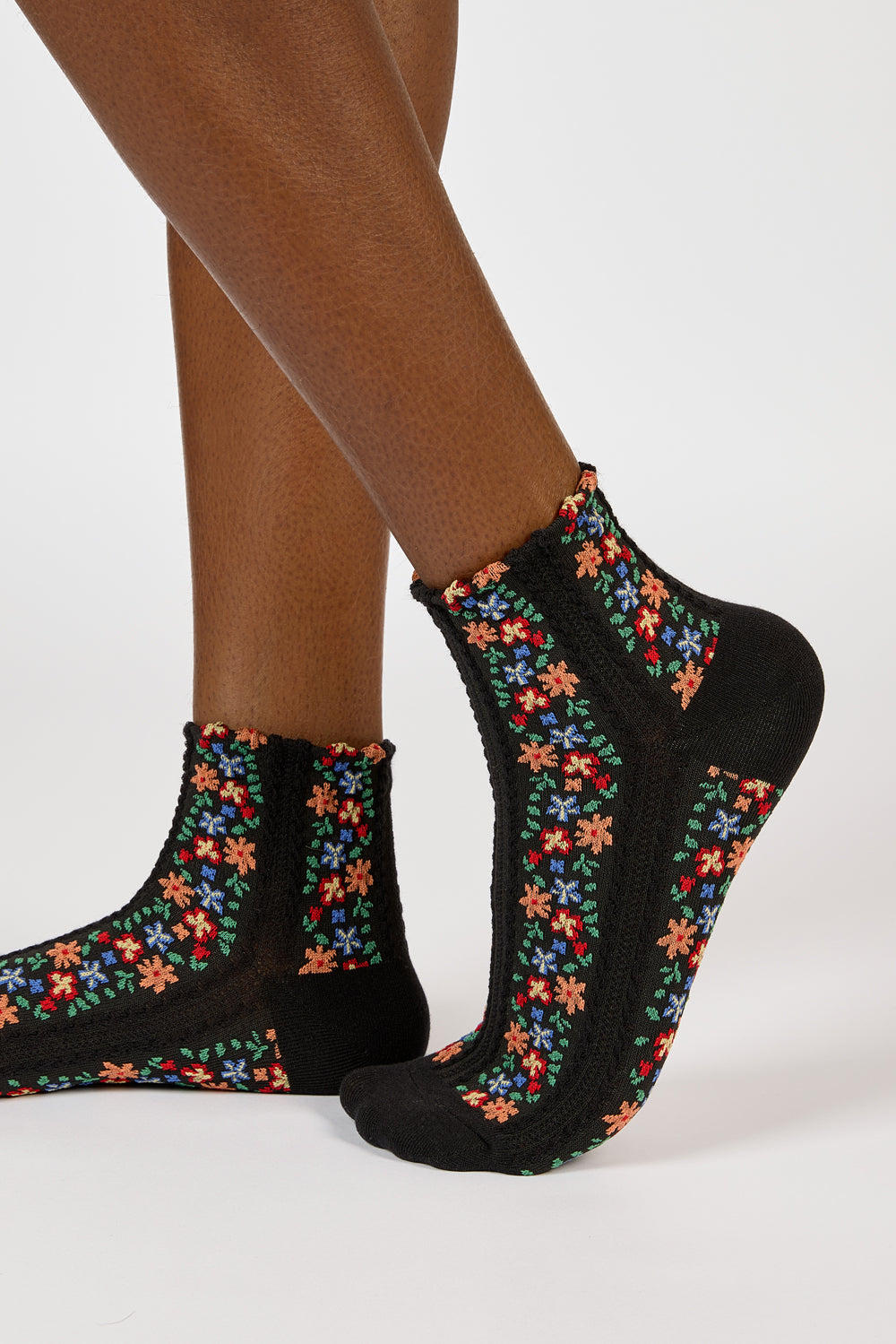 Black bright floral strip socks_3