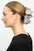 Black broderie anglaise scrunchie_4