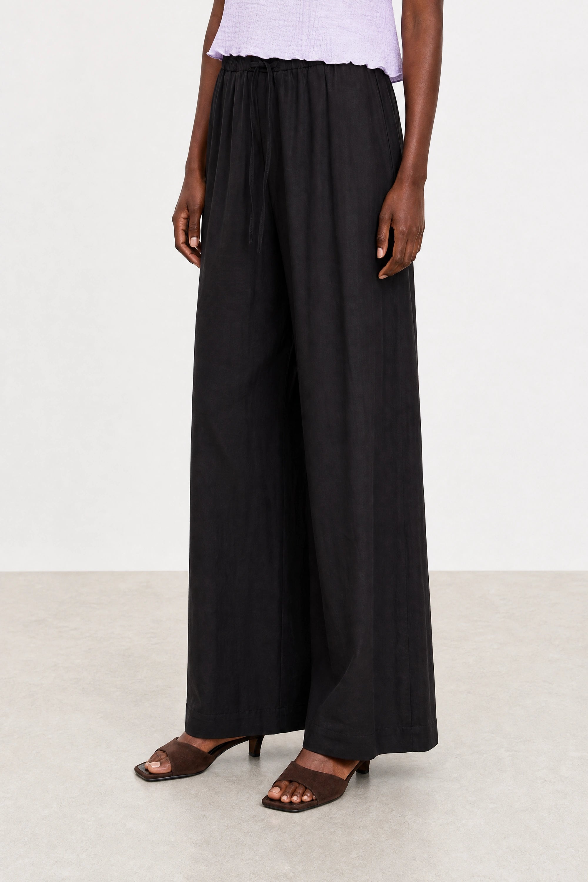 Black floaty wide leg drawstring trousers_1