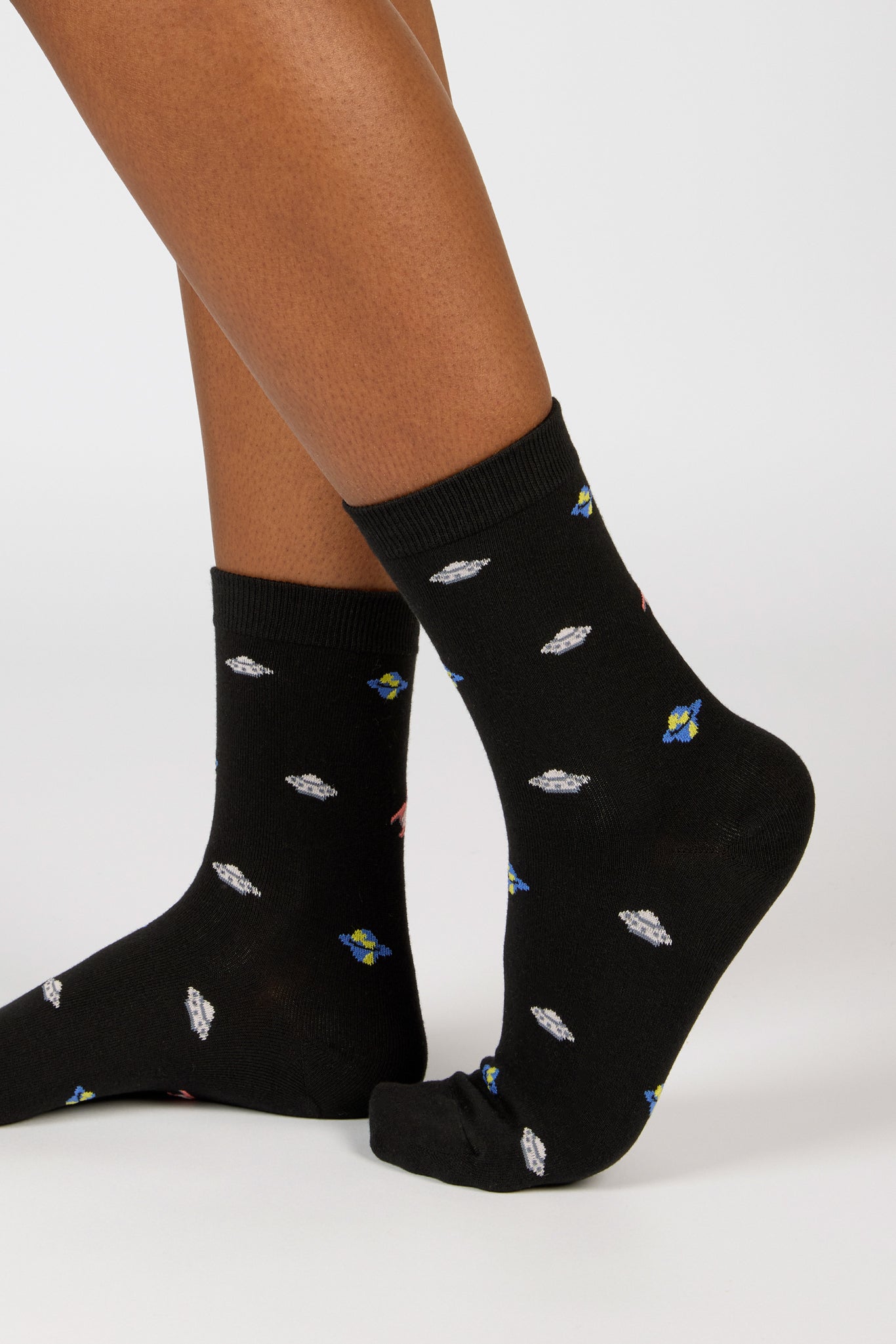 Black flying saucer socks_3