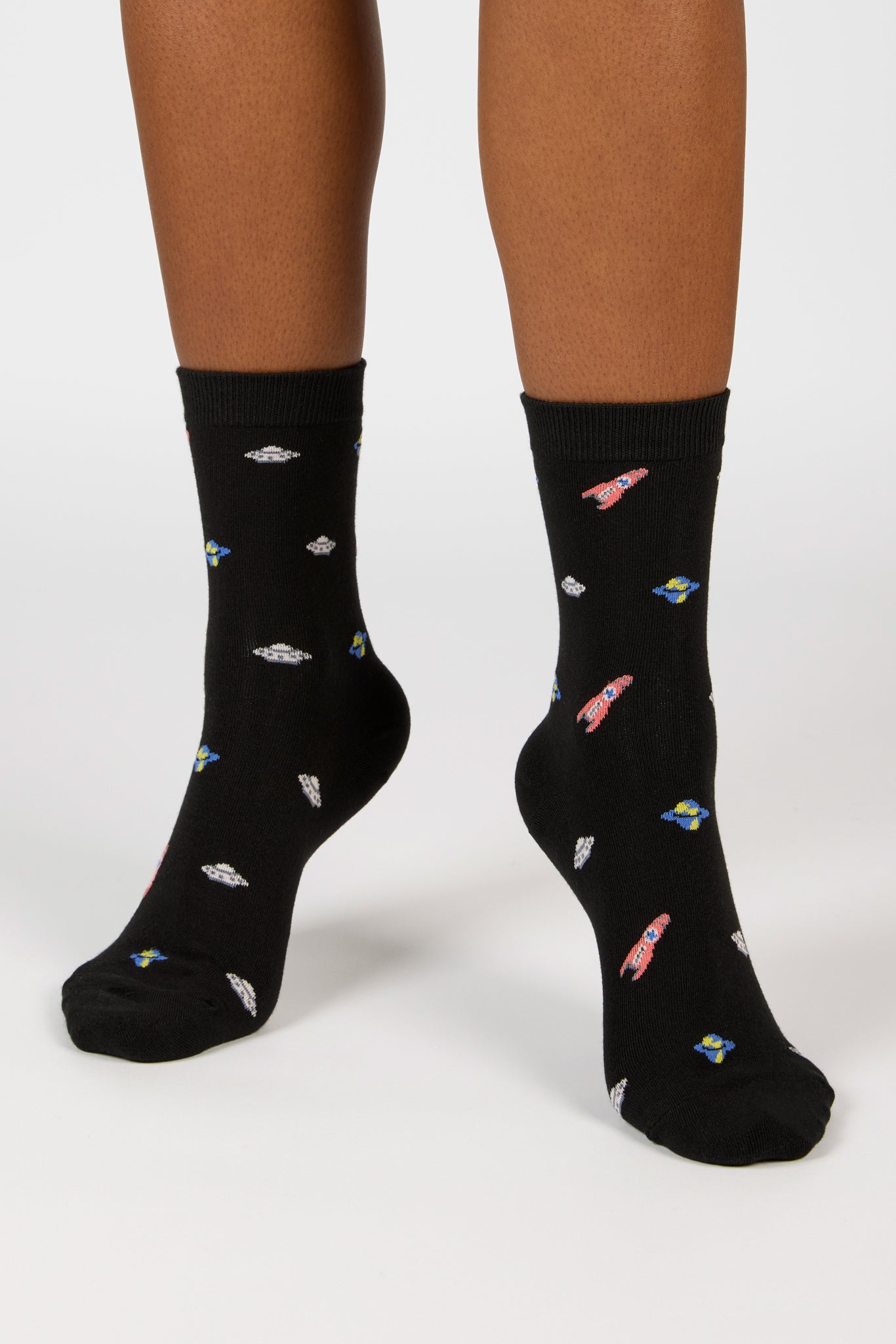 Black flying saucer socks_4