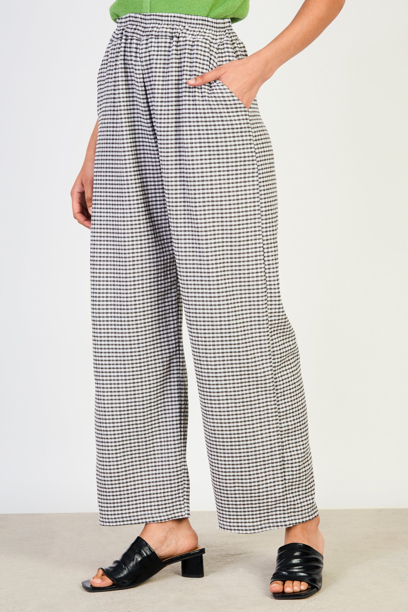Black gingham side pocket trousers_1