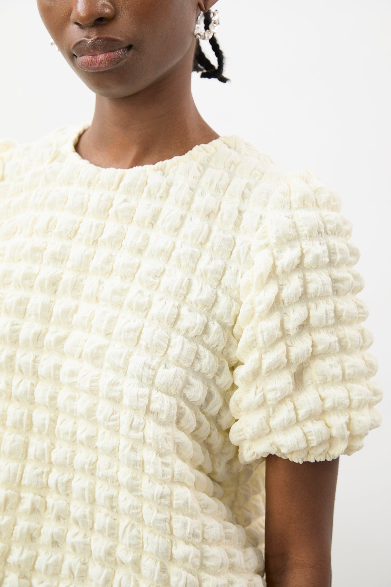 Cream textured puff short sleeved top_4