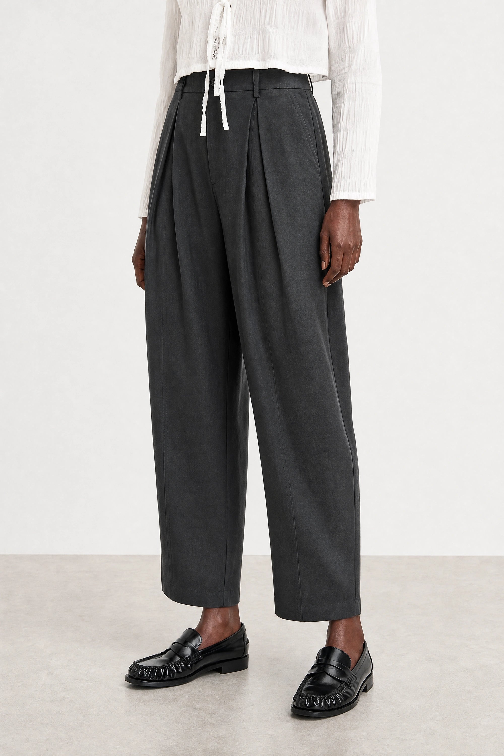 Black nylon blend smart balloon leg trousers_1