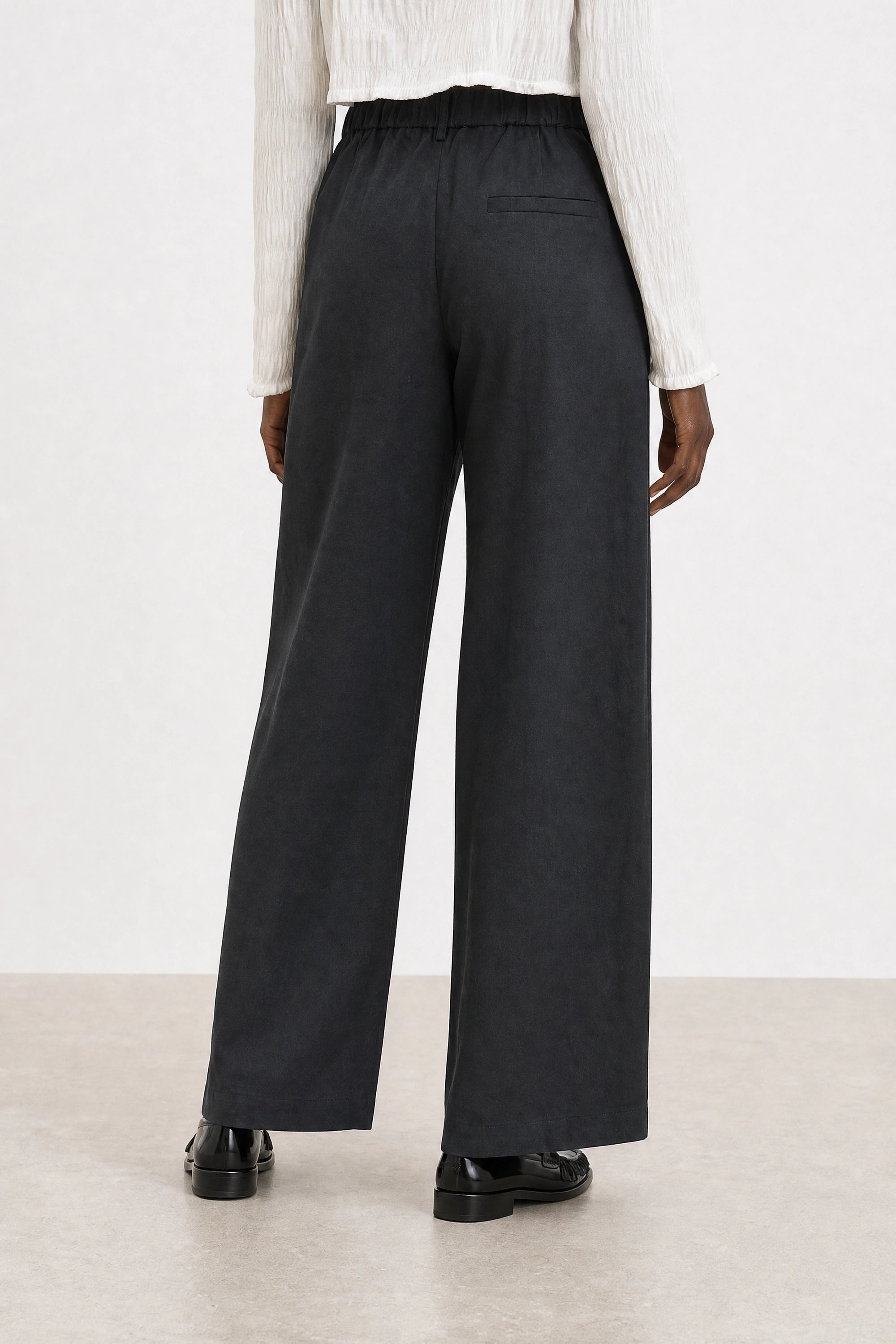 Black nylon blend smart balloon leg trousers_2