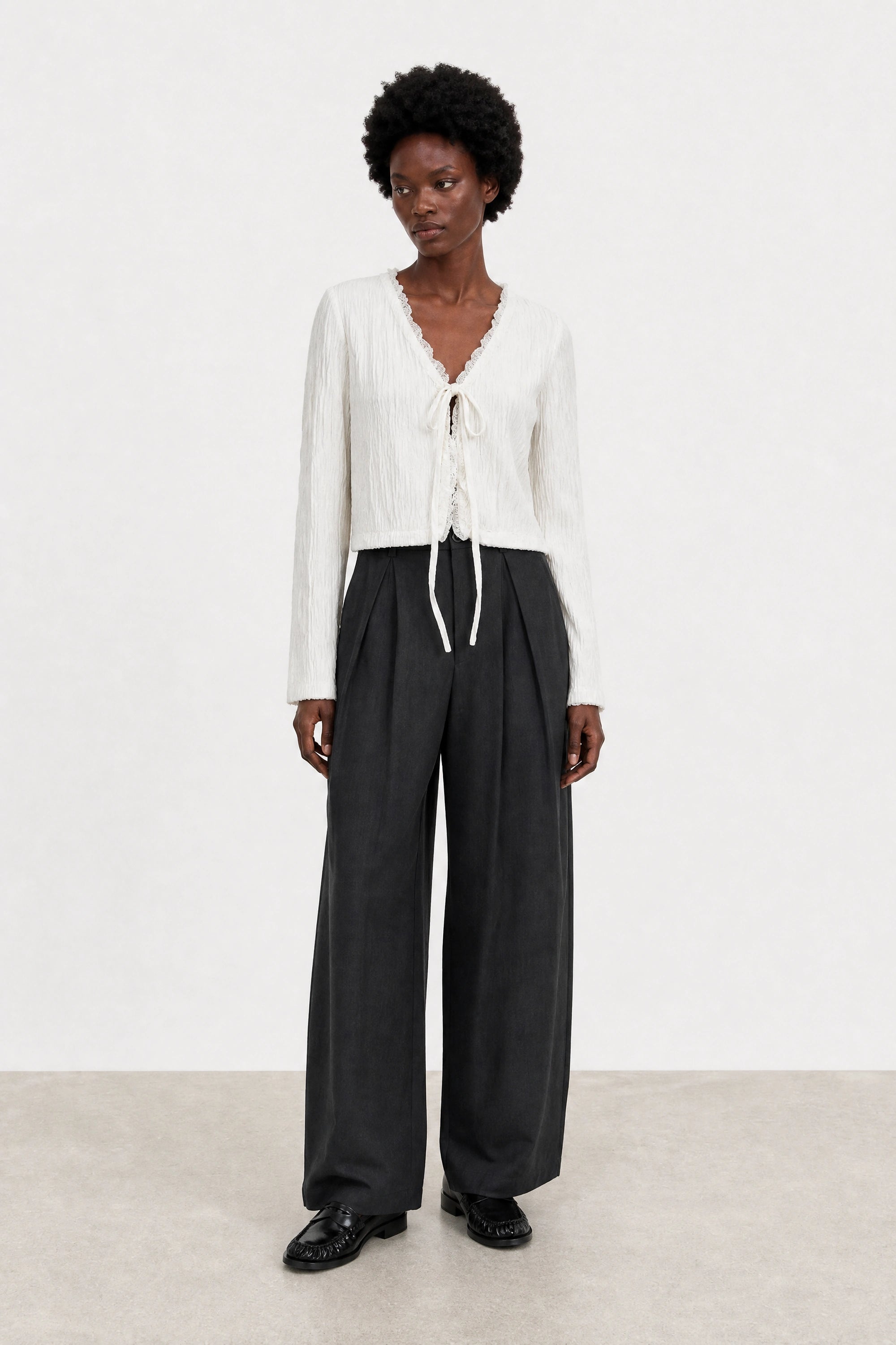 Black nylon blend smart balloon leg trousers_4