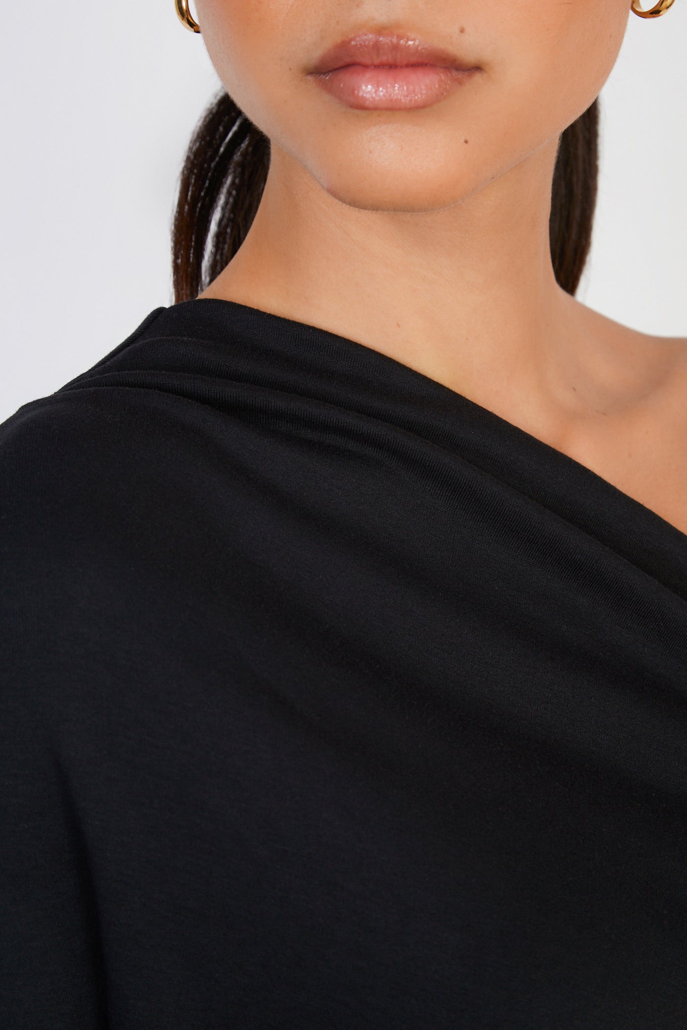 Black one shoulder jersey top_3
