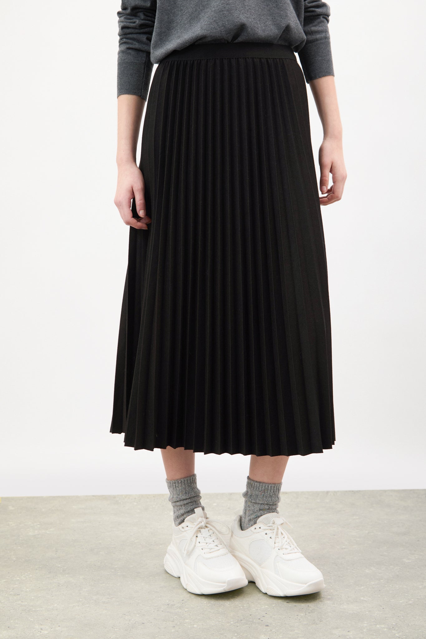 Black pleated midi skirt_1