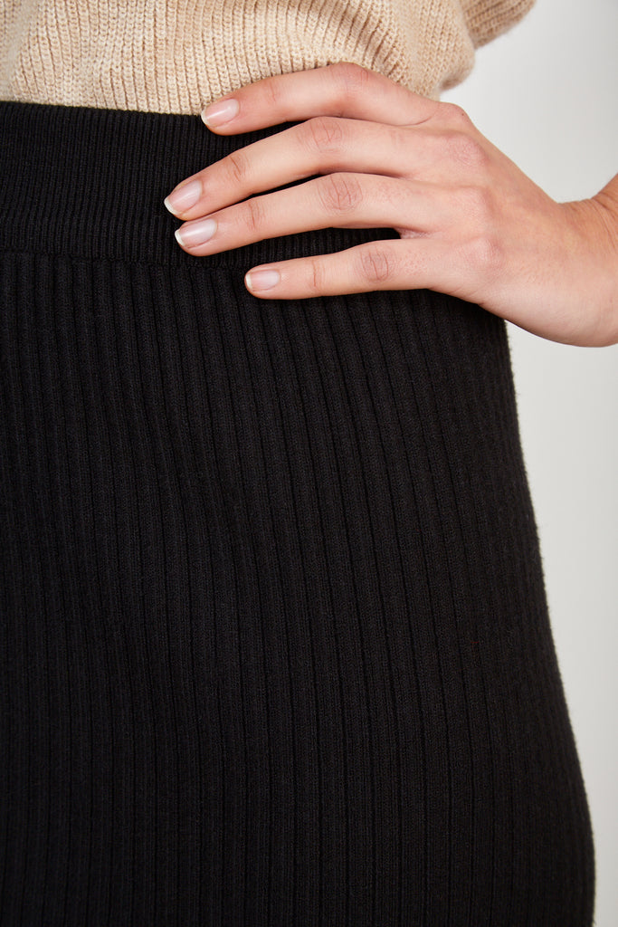 Black ribbed knit maxi skirt_4