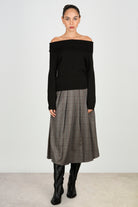 Black ribbed panel off shoulder knit top_4