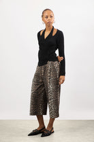 Black ribbed peek shoulder side button top_4