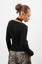 Black ribbed peek shoulder side button top_2