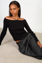 Black ribbed slim strap detail knit top_5