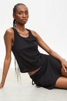Black ribbed scoop neck tank_5