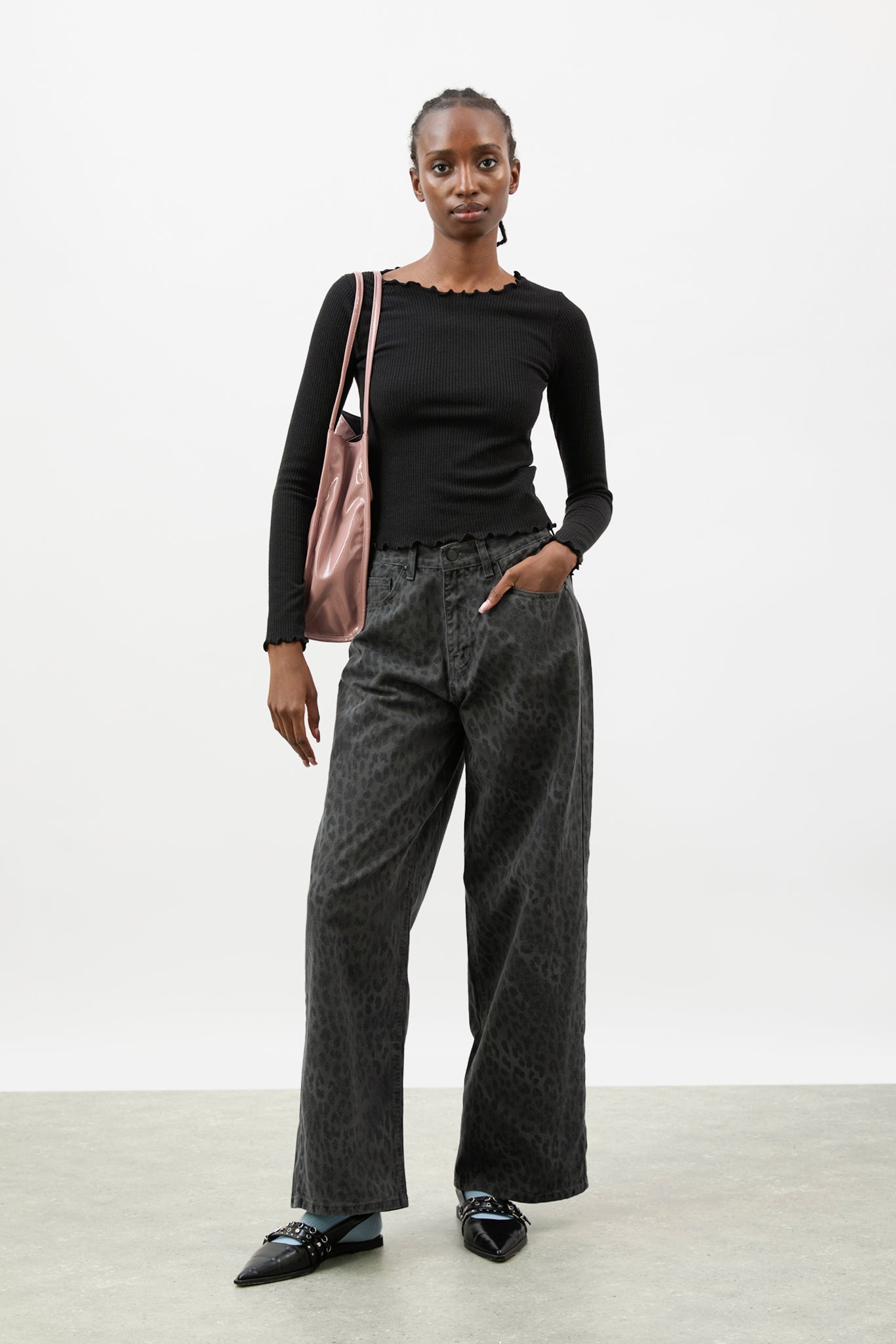 Black ruffle trim ribbed top_4