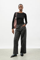 Black ruffle trim ribbed top_4