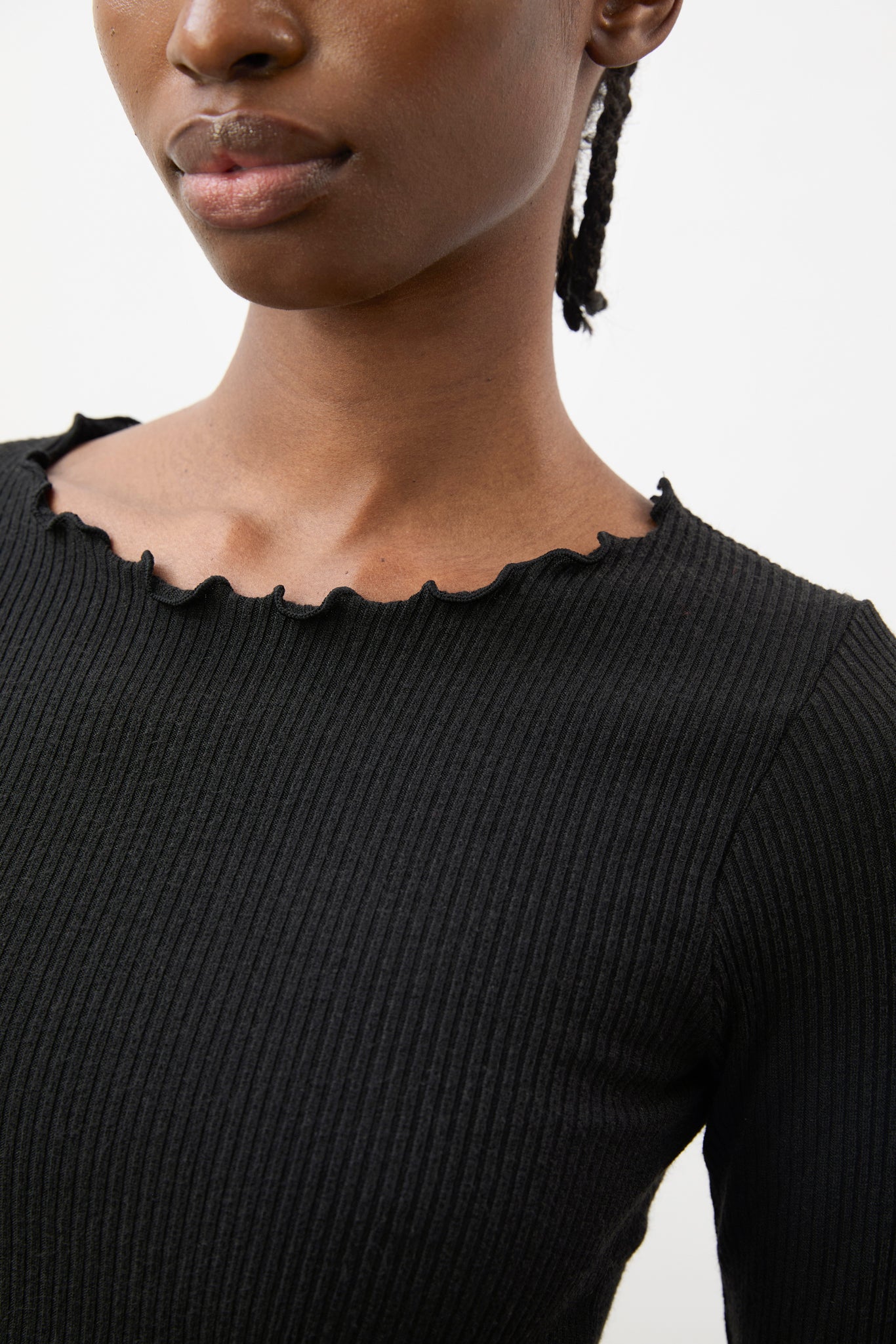 Black ruffle trim ribbed top_3