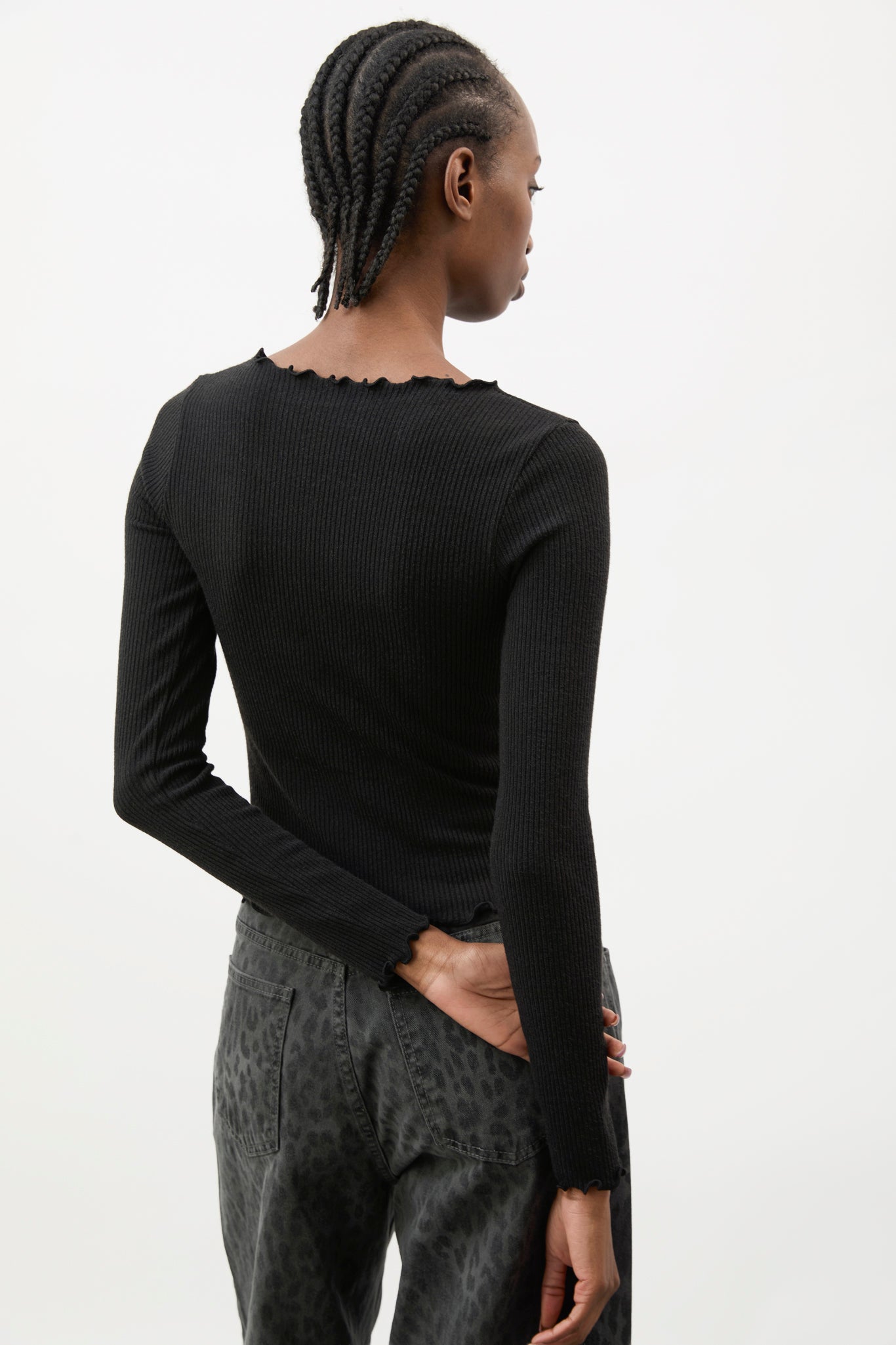 Black ruffle trim ribbed top_2