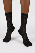 Black semi sheer dotted diamond socks_4
