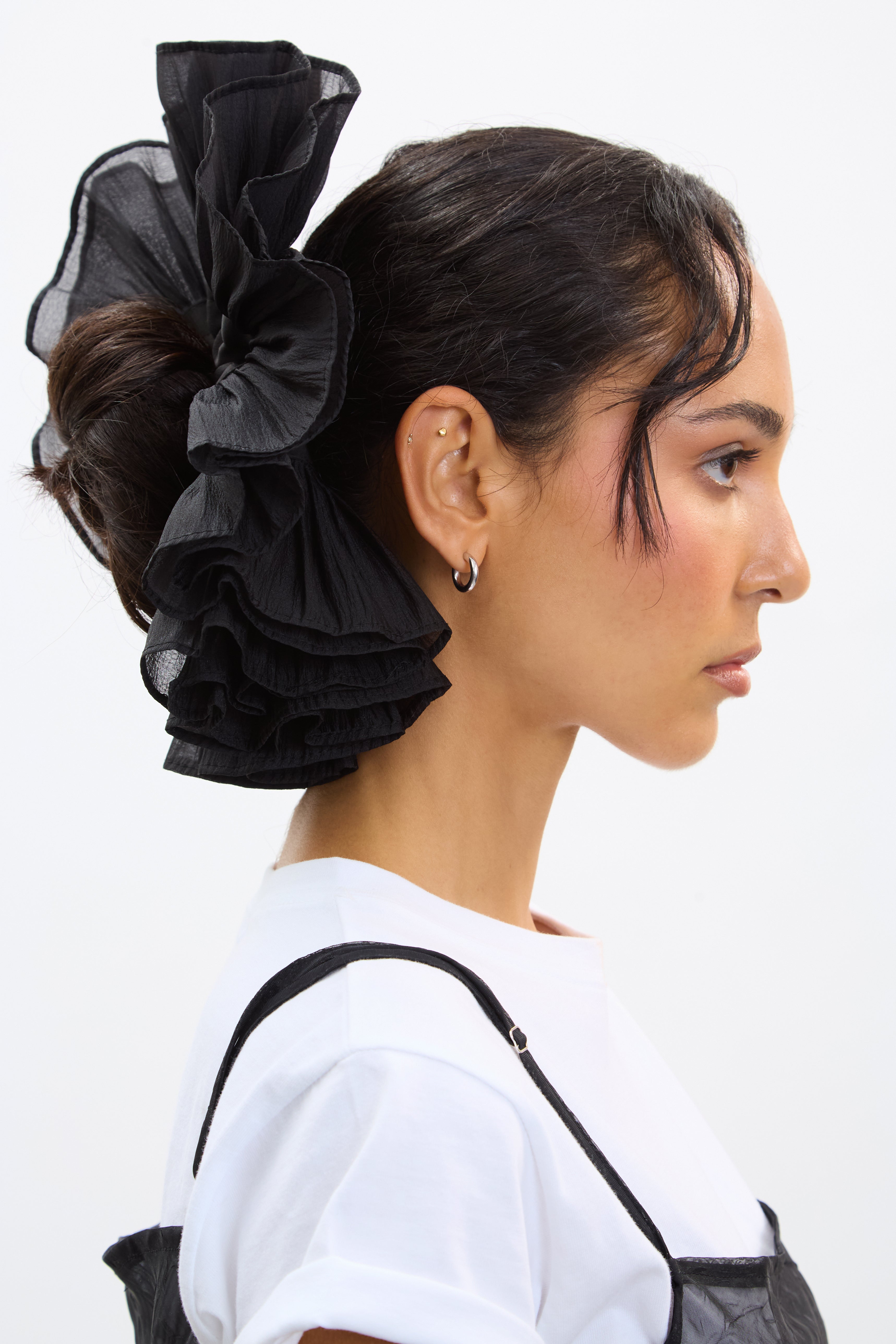 Black sheer scrunchie_4