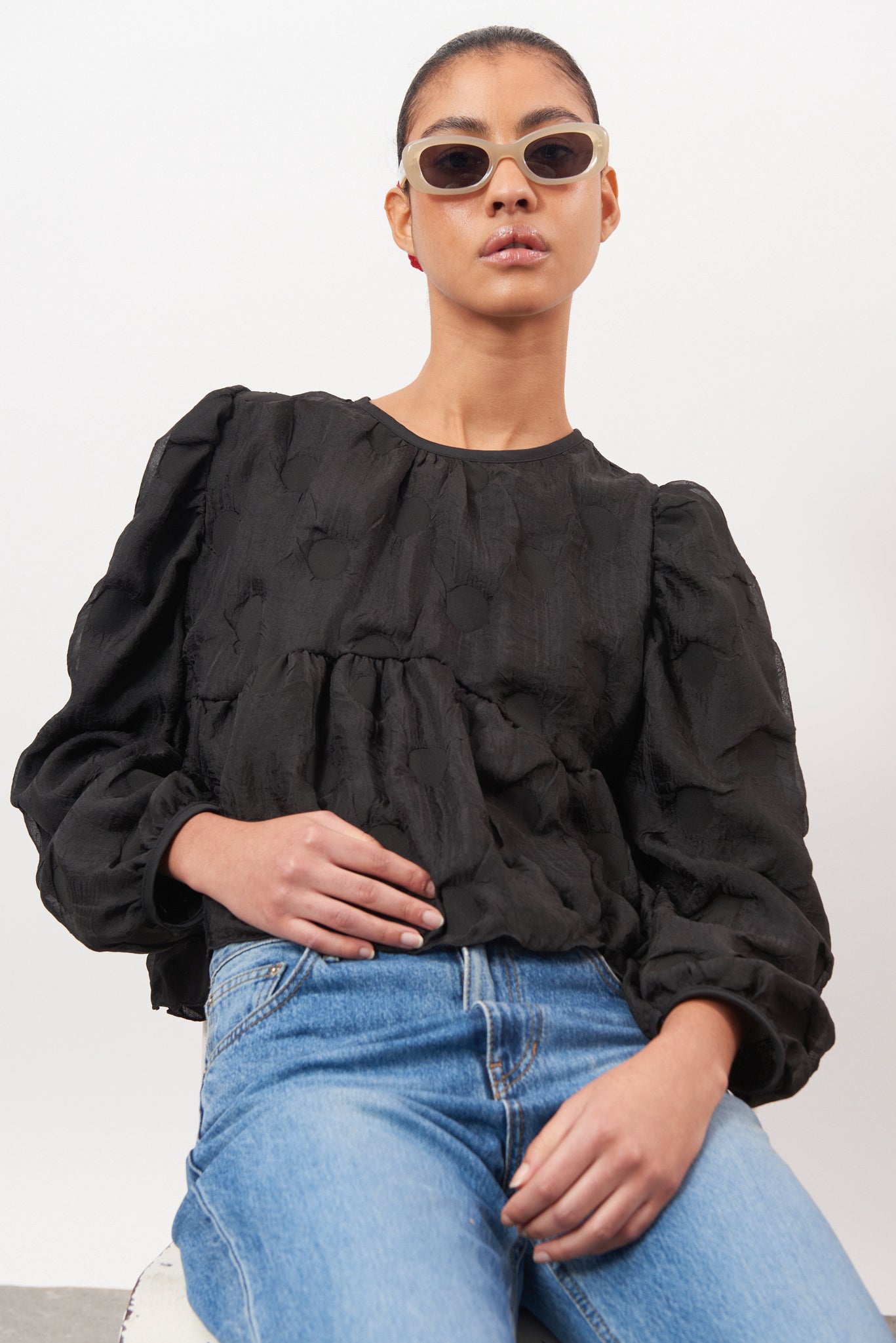 Black textured round neck blouse_5