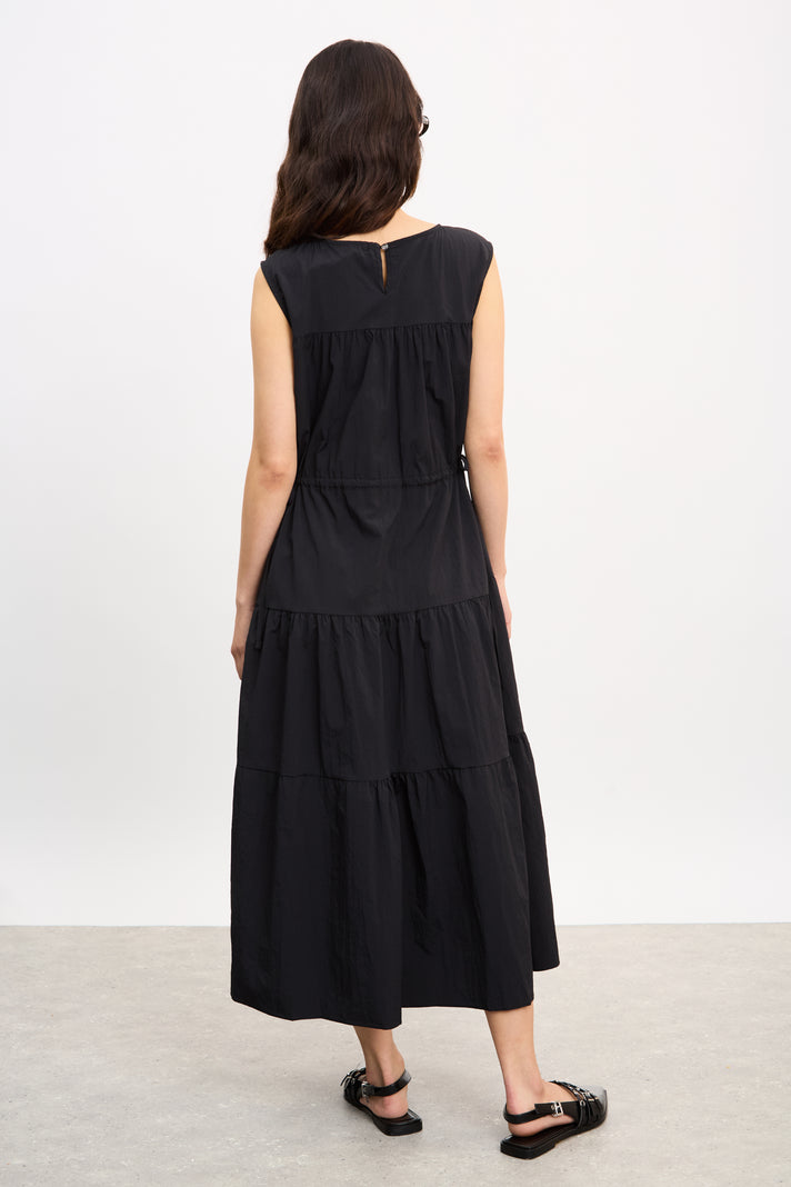Black tiered cinch waist sleeveless dress_2