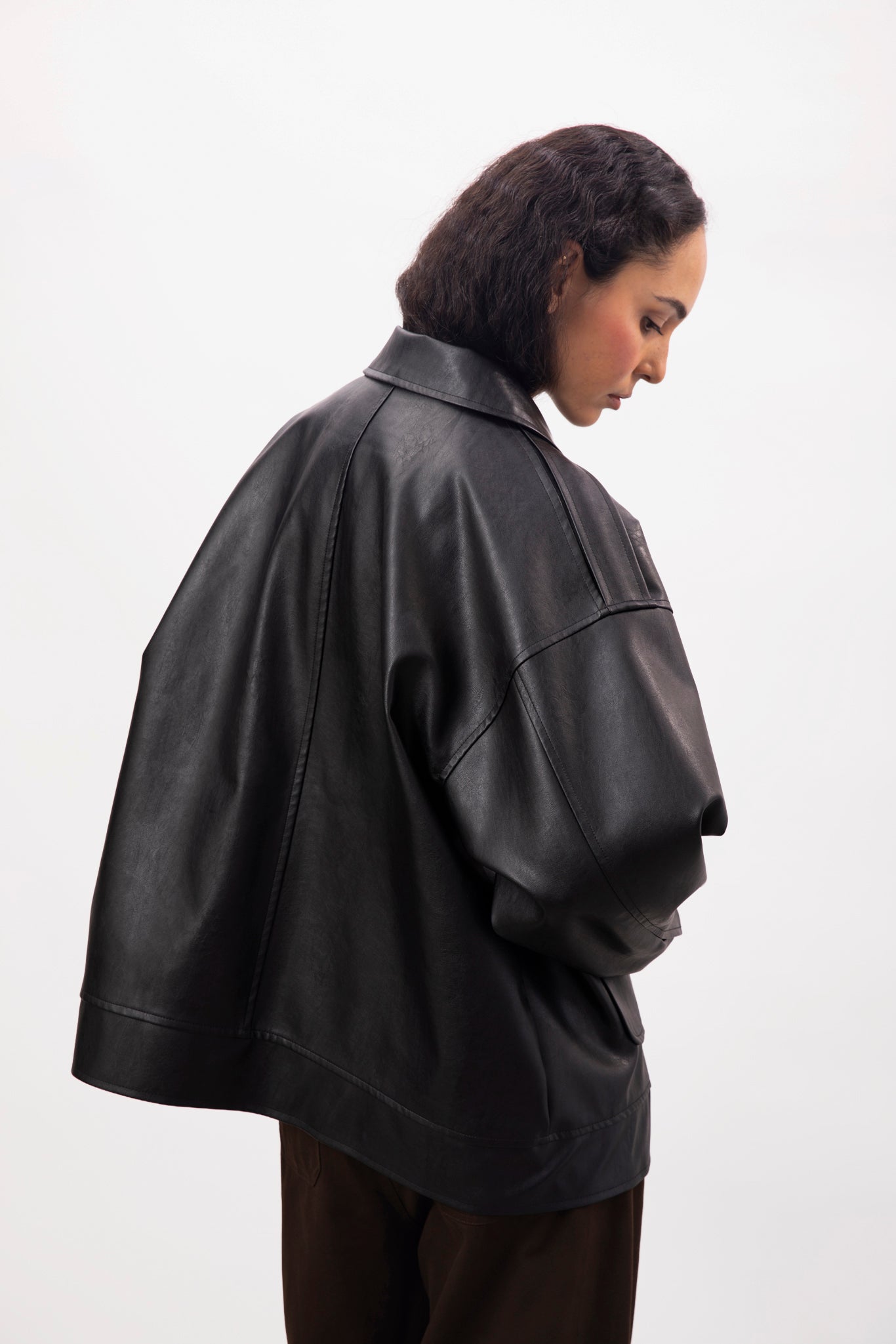 Black vegan leather long oversized jacket_4