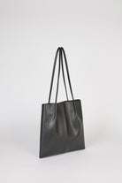 Black vegan leather pinched strap tote bag_3