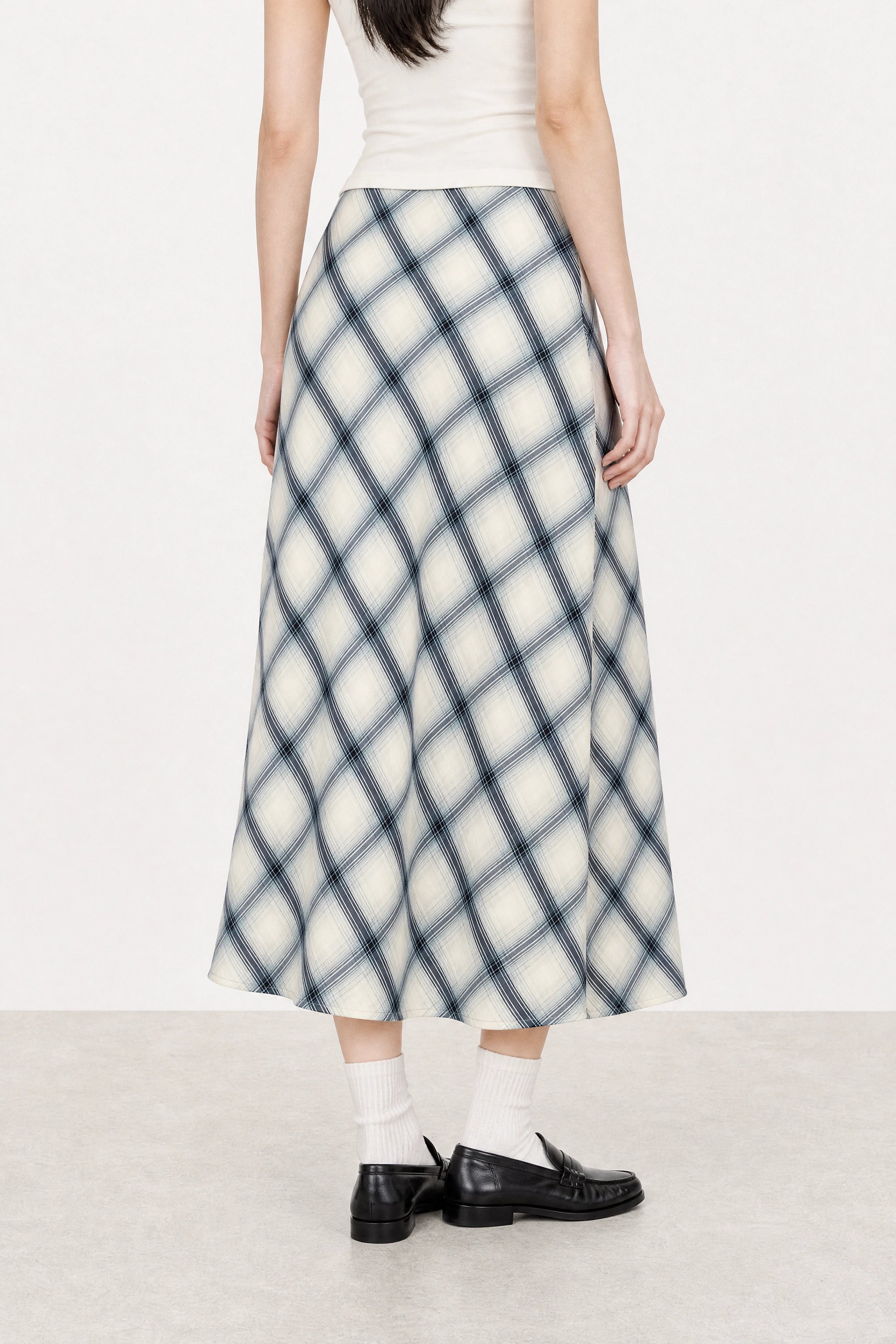 Black and white plaid satin touch skirt_3
