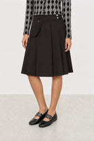 Black pocket belted pleated skirt_3