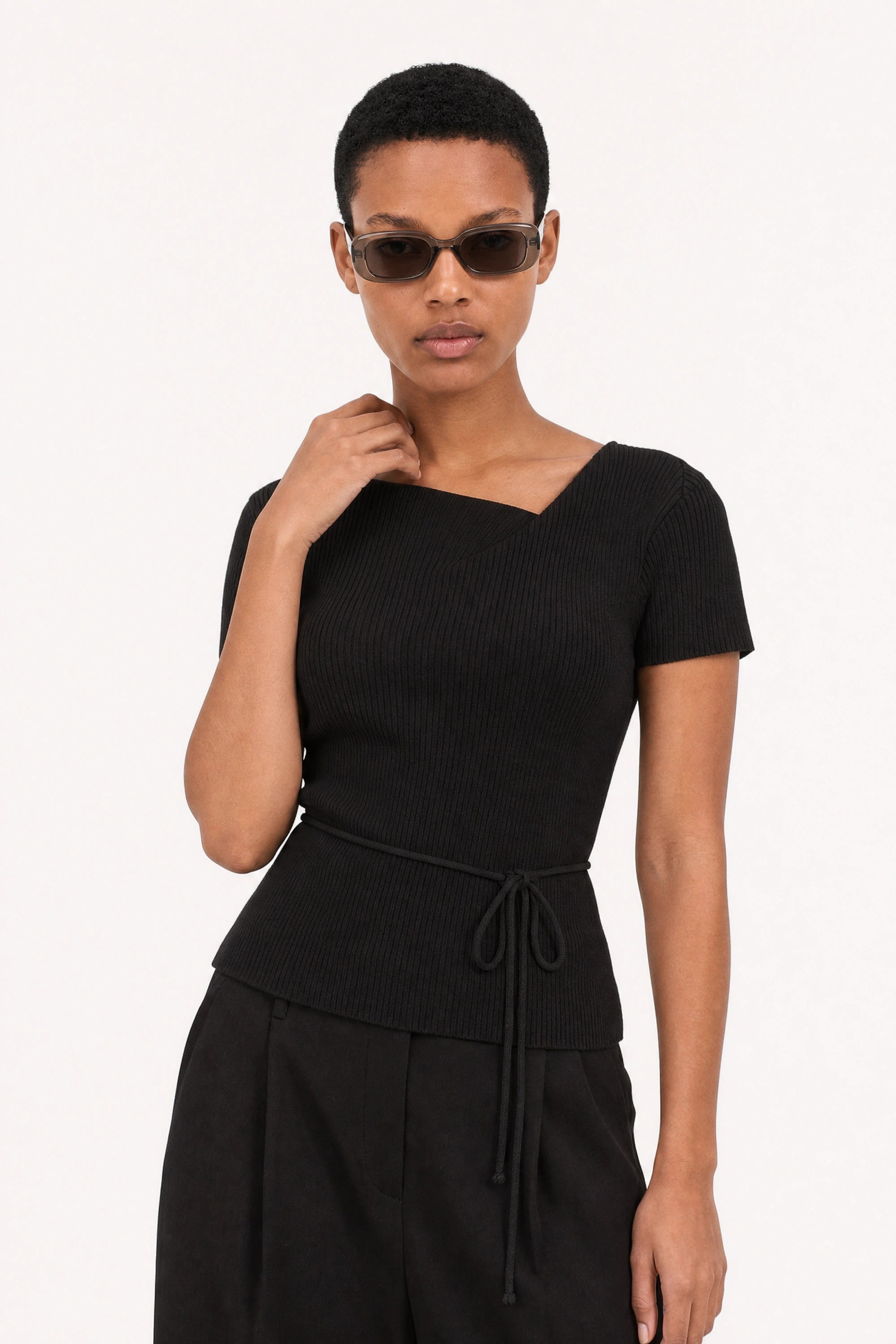 Black ribbed asymmetric neckline knit tee_1