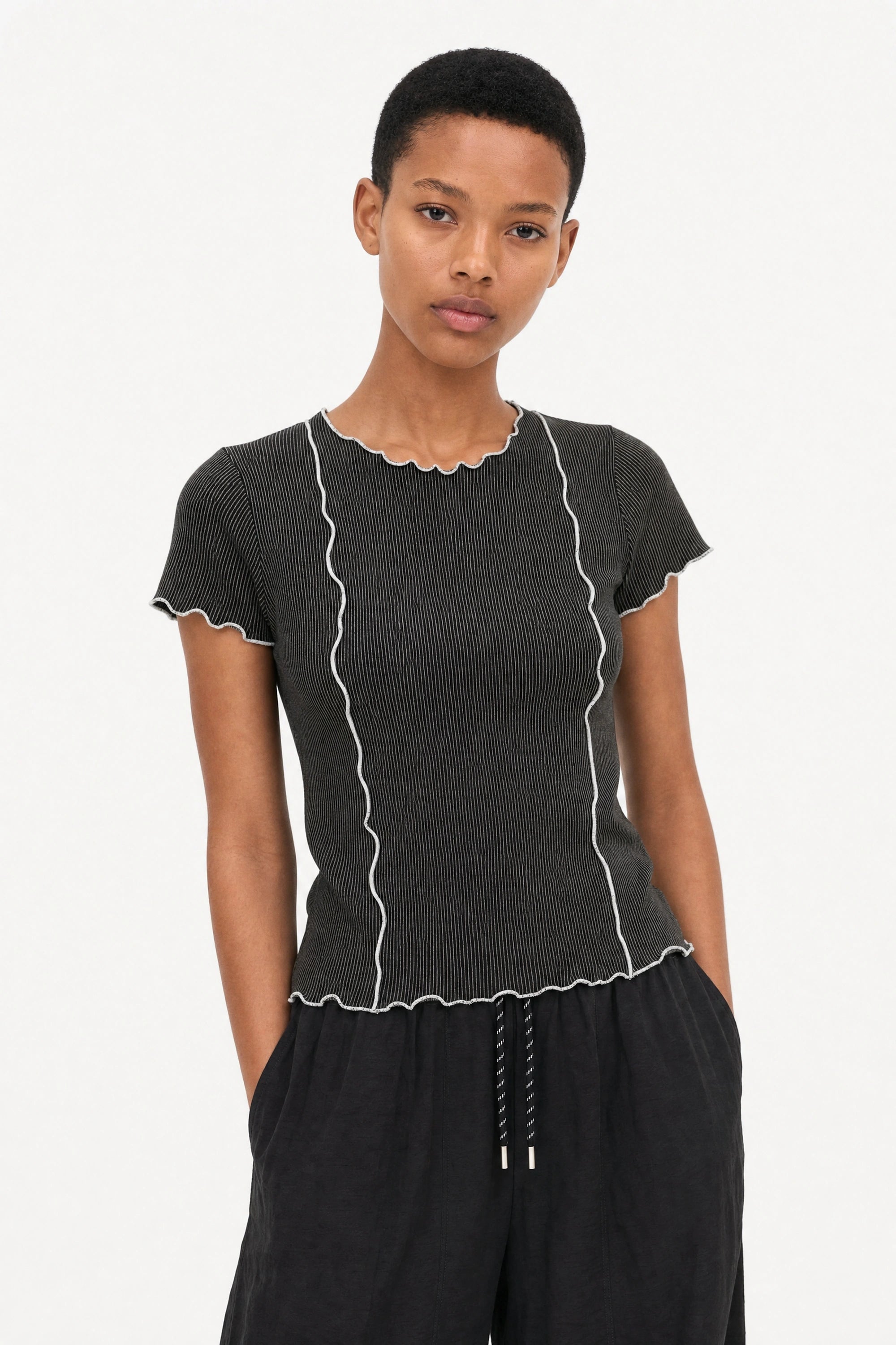 Black ribbed contrast trim double line tee_1