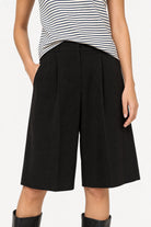 Black smart pleated tailored shorts_5