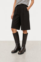Black smart pleated tailored shorts_3