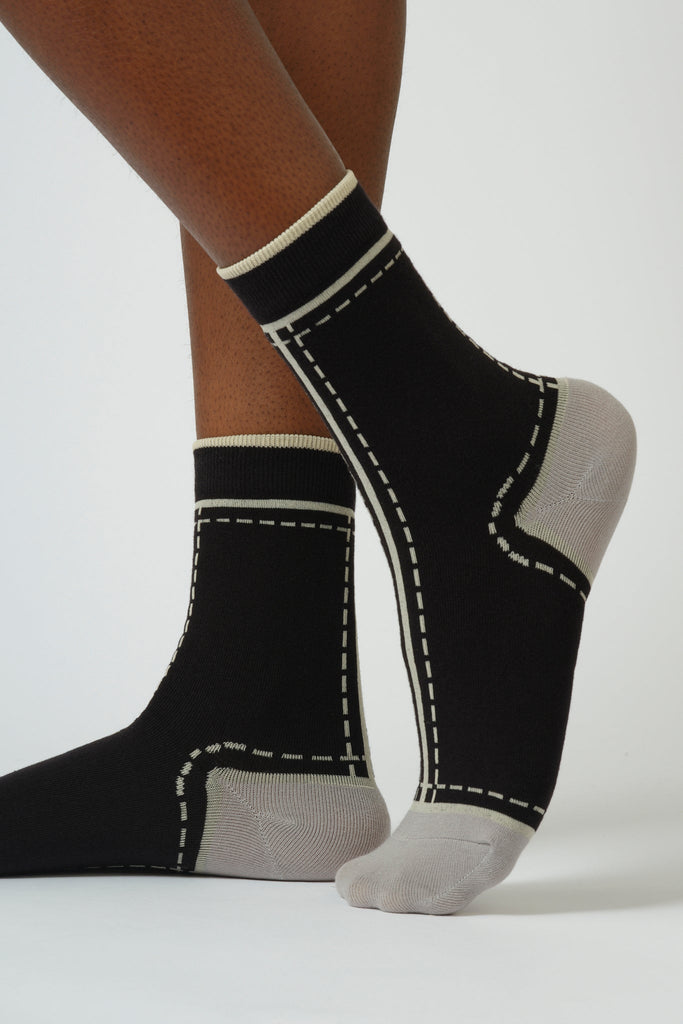 Black and grey dotted outline graphic socks_1