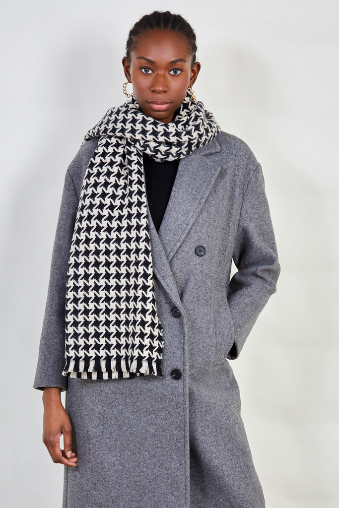 Black and ivory giant houndstooth scarf_3