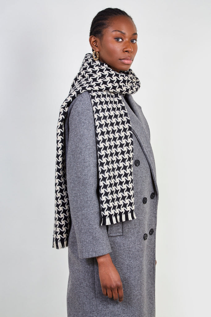 Black and ivory giant houndstooth scarf_4