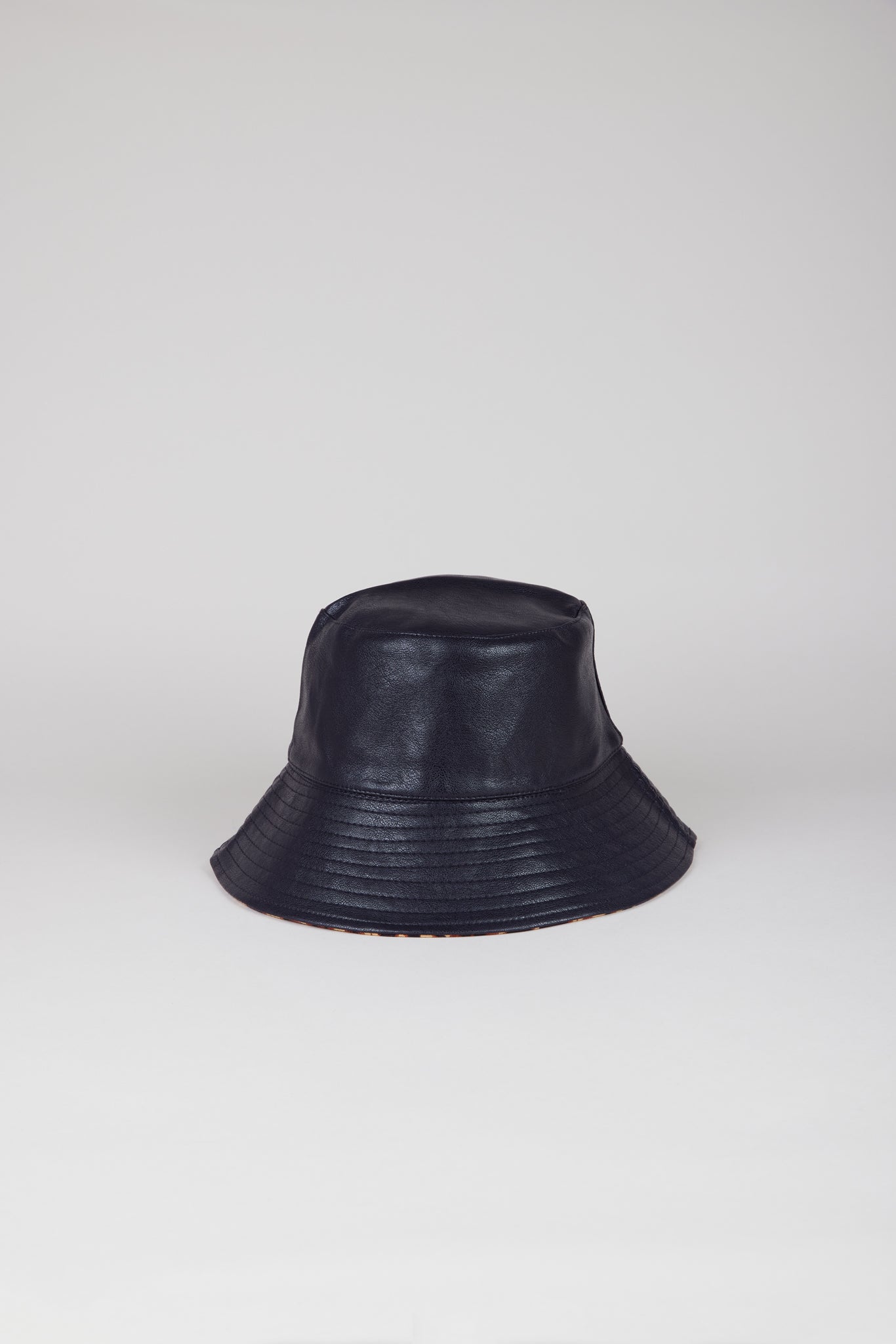 Black and leopard print reversible bucket hat