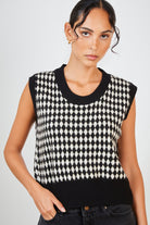 Black and white diamond print sweater vest_1